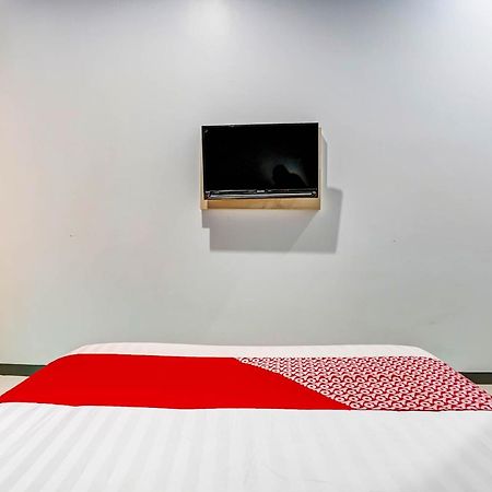 Oyo 90891 Parang Kusumo Residence Krembangan Exterior photo