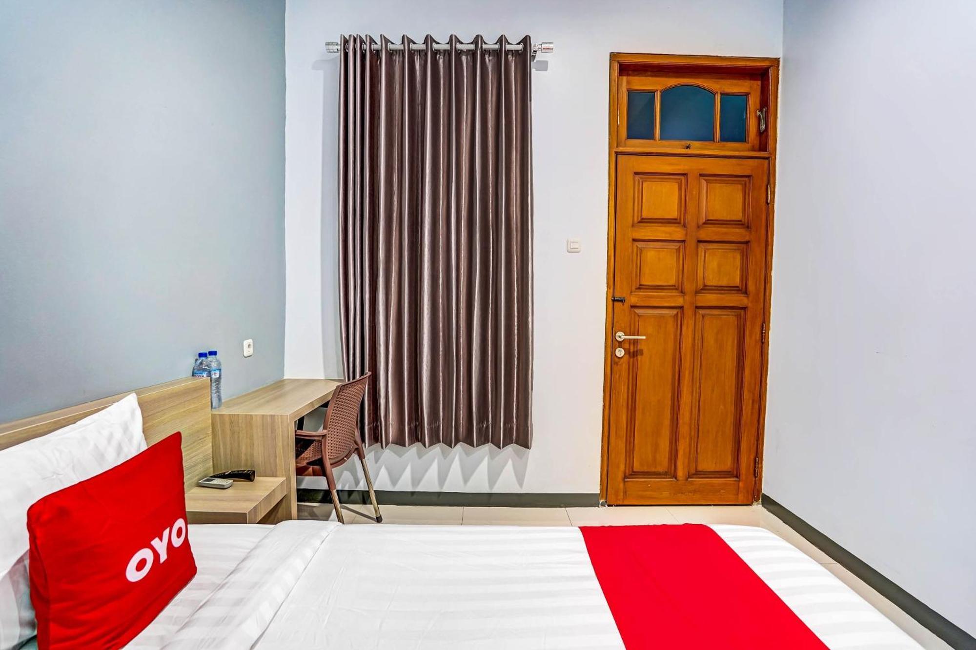 Oyo 90891 Parang Kusumo Residence Krembangan Exterior photo