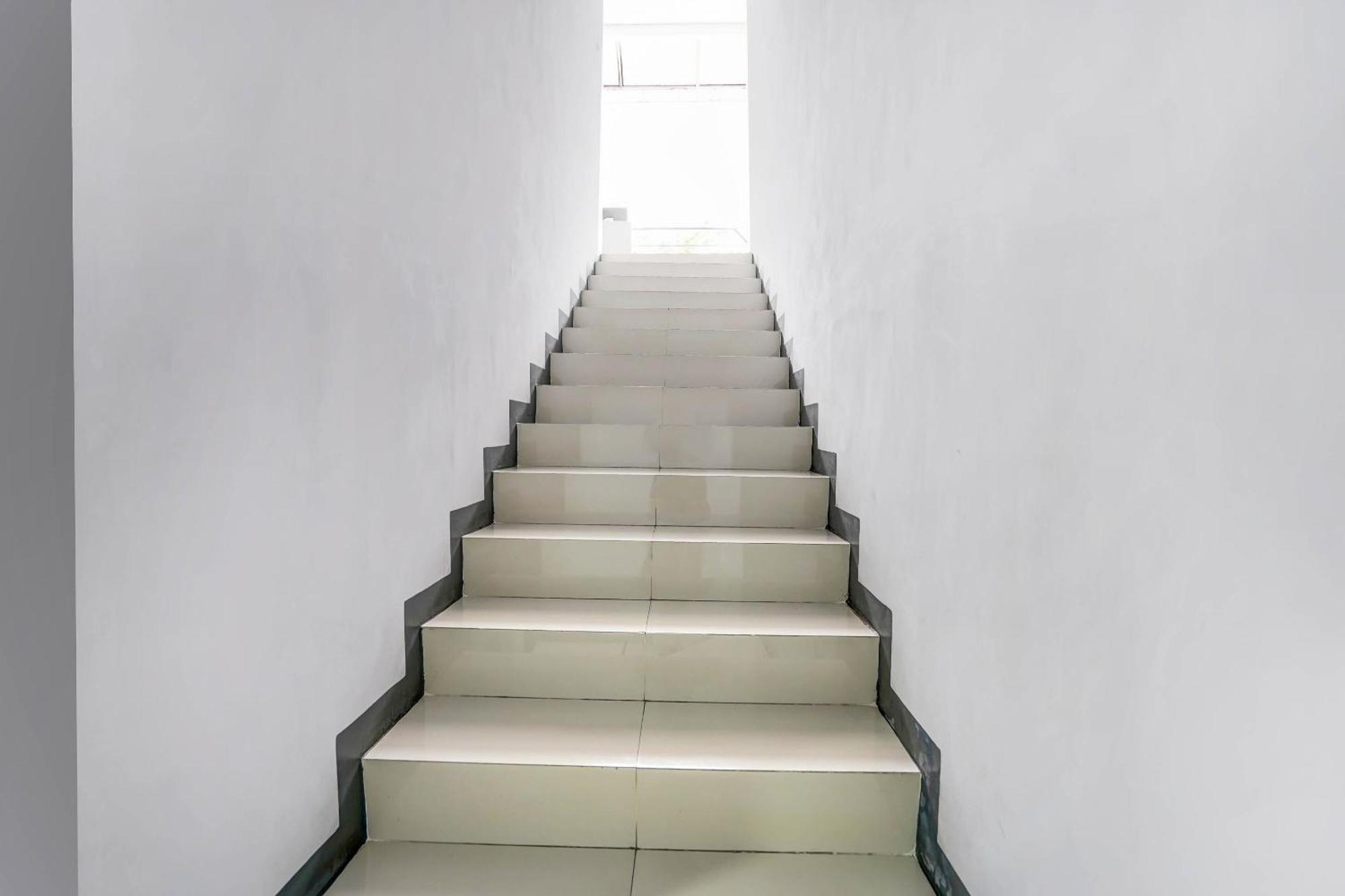 Oyo 90891 Parang Kusumo Residence Krembangan Exterior photo