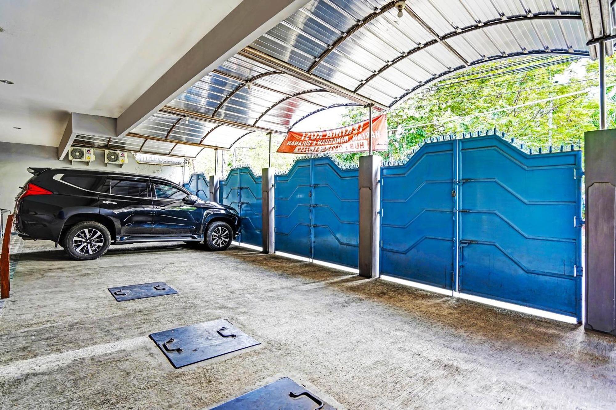 Oyo 90891 Parang Kusumo Residence Krembangan Exterior photo