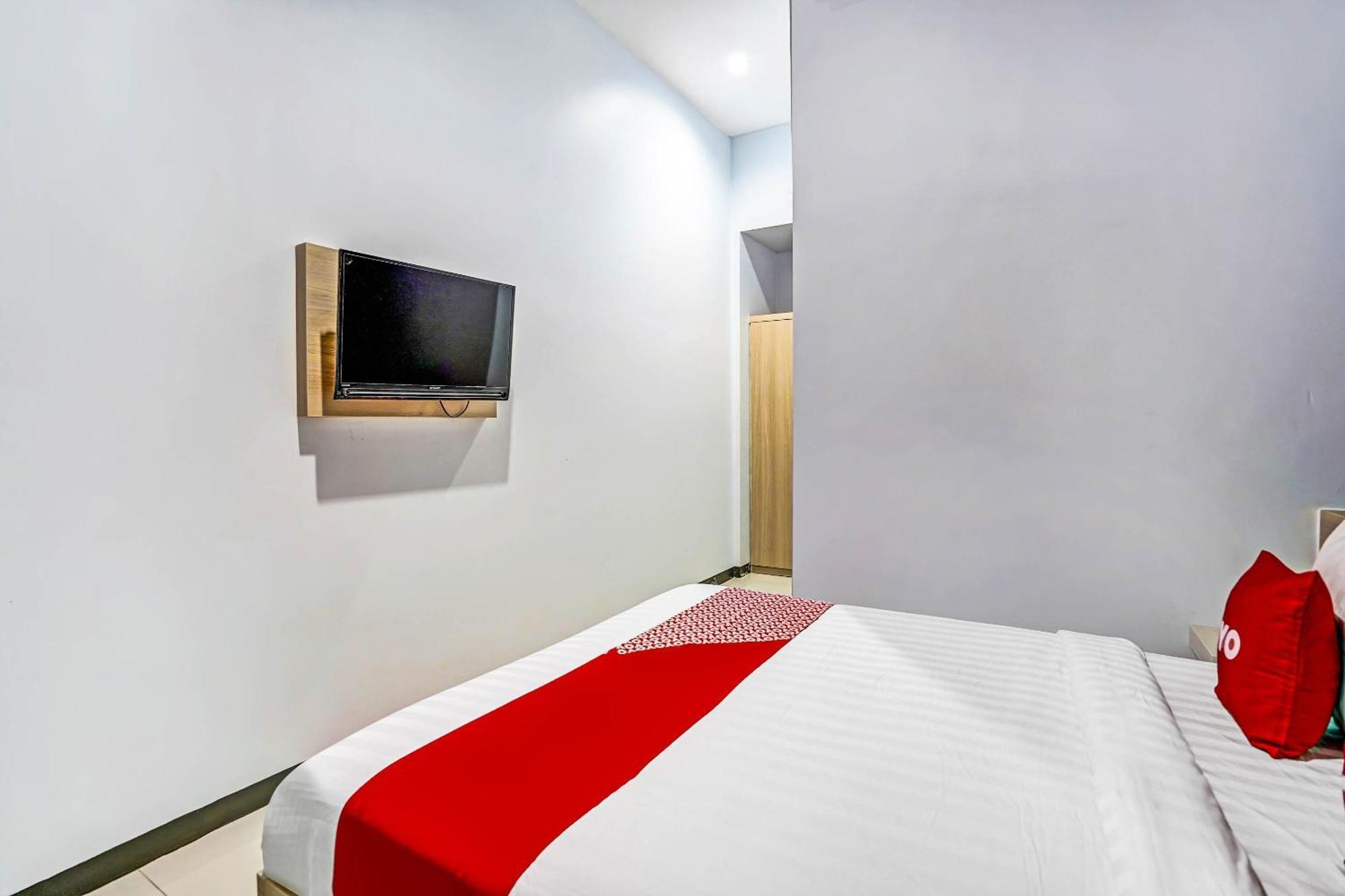 Oyo 90891 Parang Kusumo Residence Krembangan Exterior photo