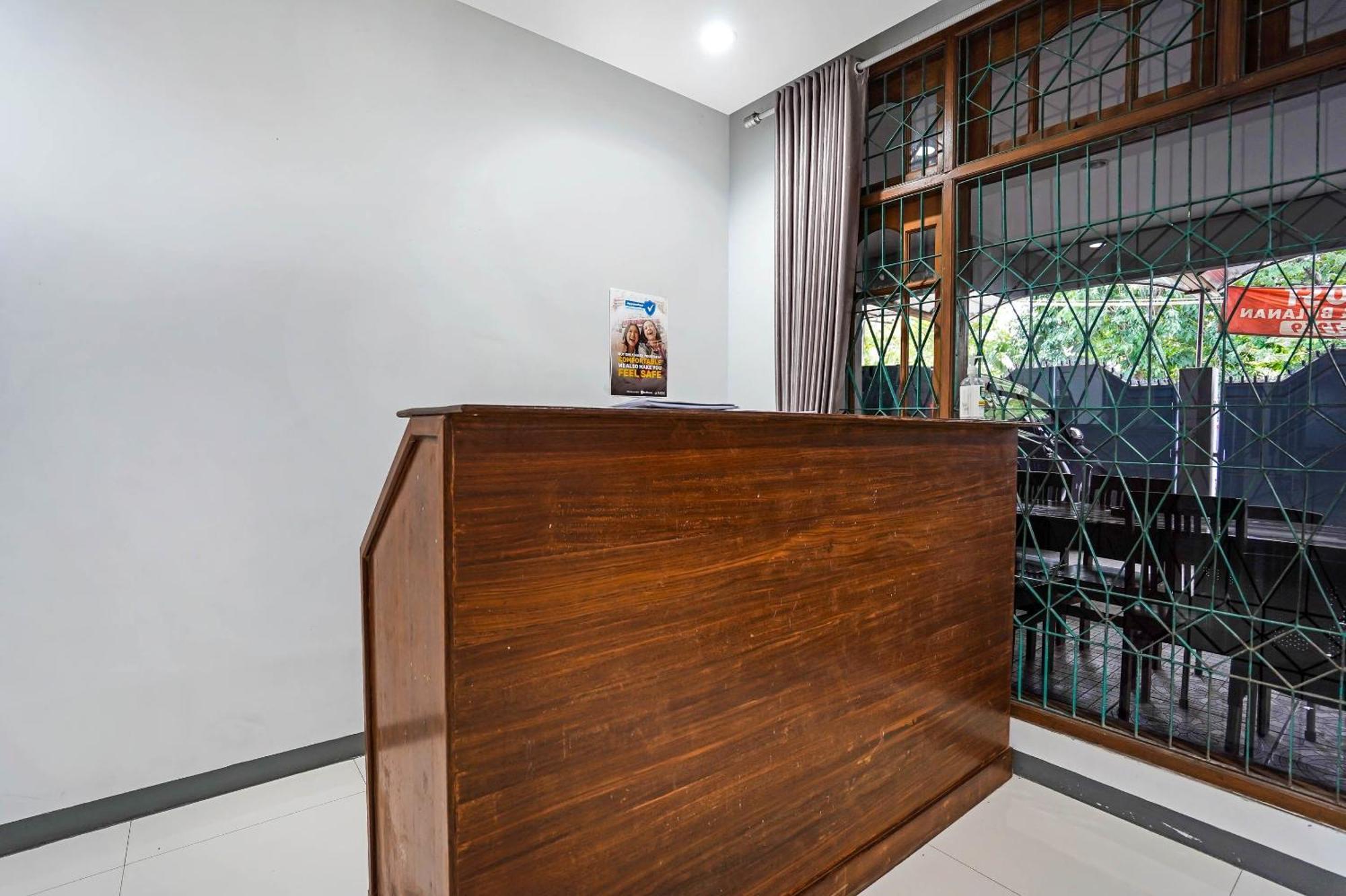 Oyo 90891 Parang Kusumo Residence Krembangan Exterior photo