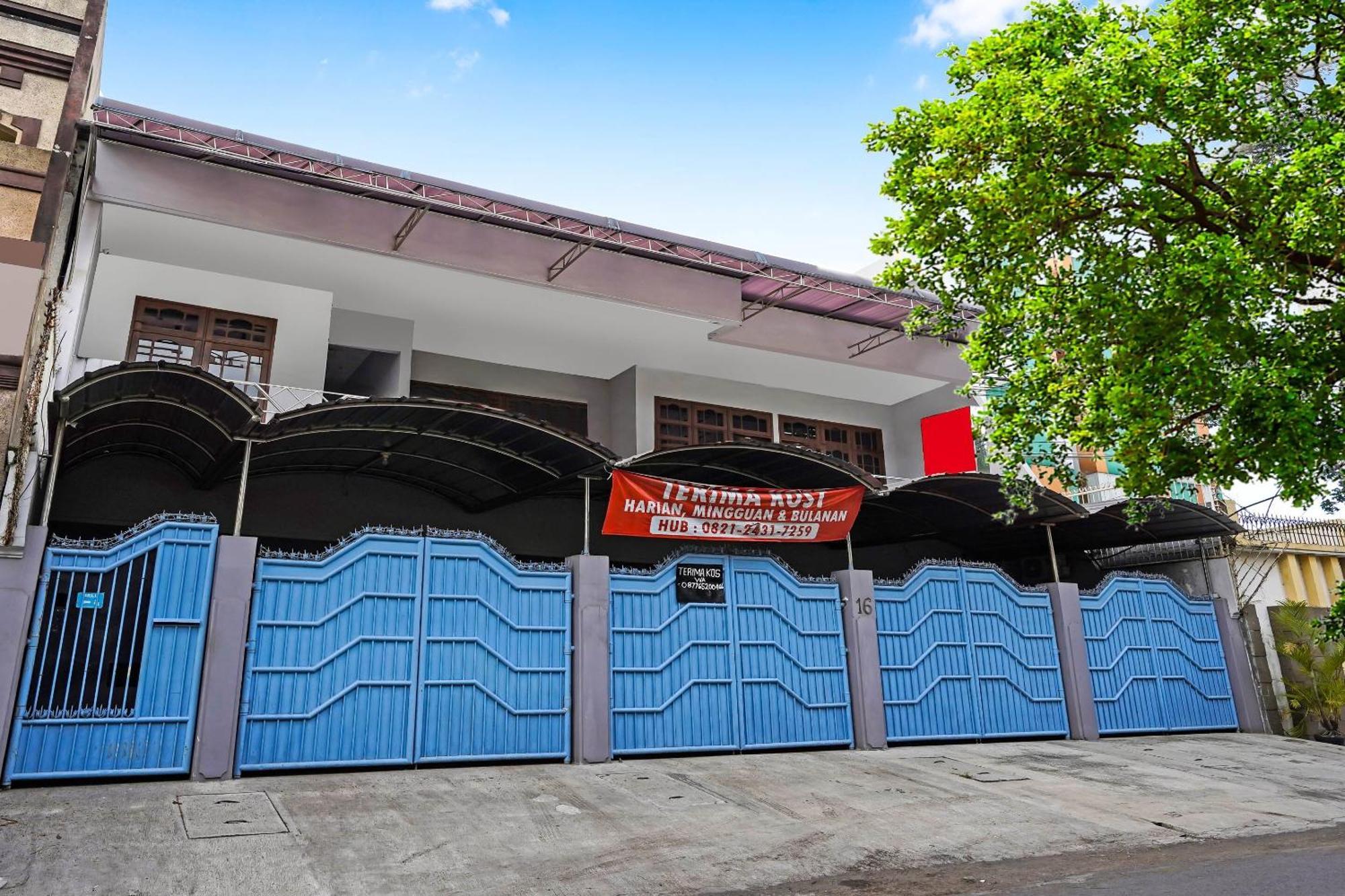 Oyo 90891 Parang Kusumo Residence Krembangan Exterior photo